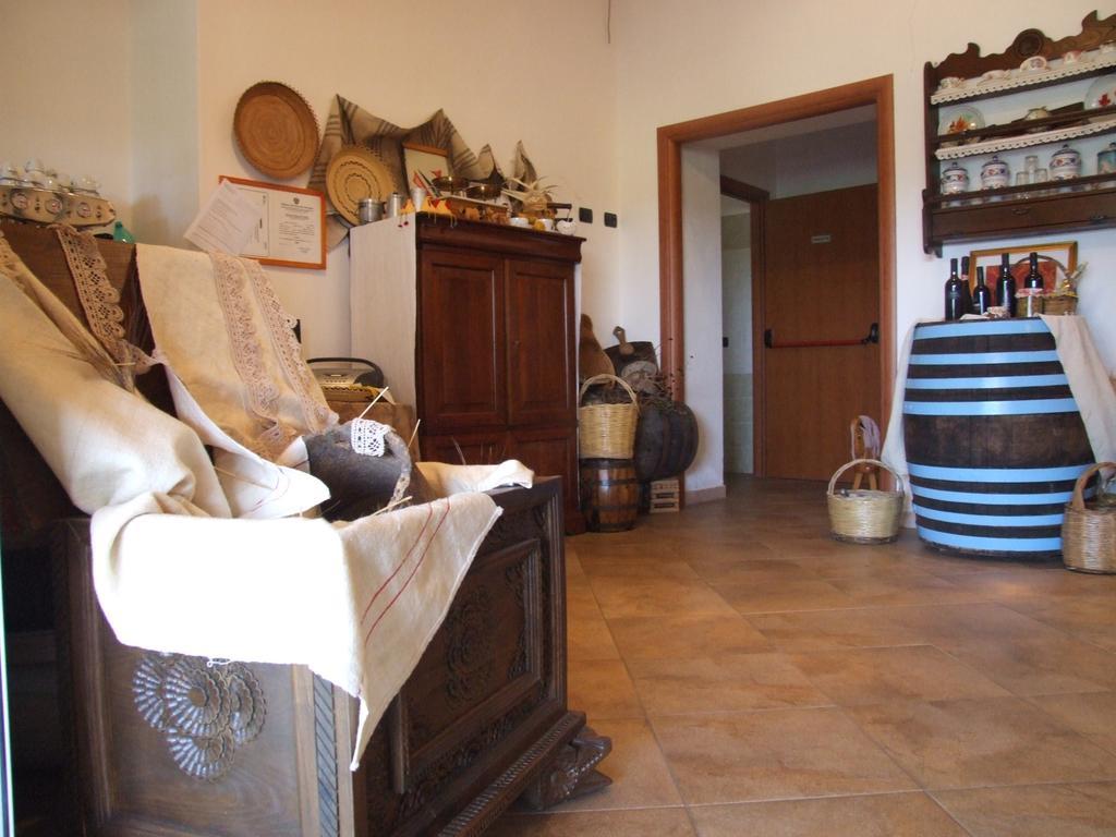 Agriturismo Locoe Oliena Eksteriør bilde